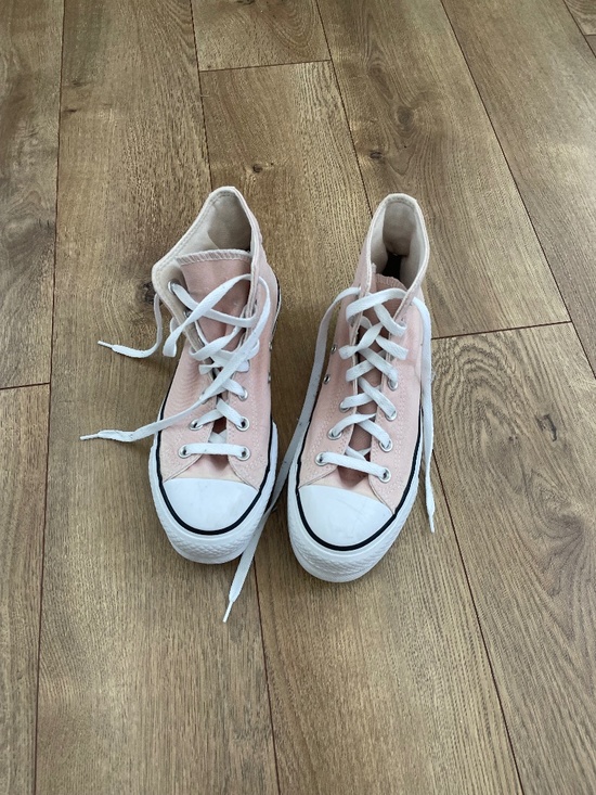 Converse Shoes - Hightop Platform Converse in Light Pink Size 7